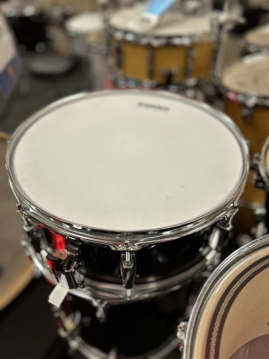 Pearl Forum 5 Piece Drum Set 2
